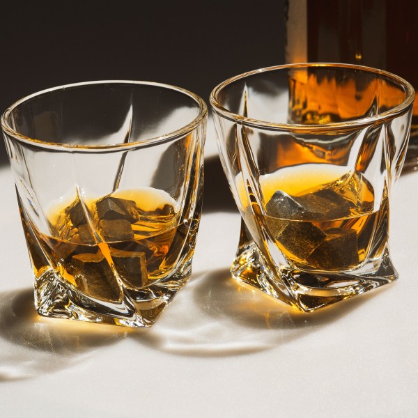 Whisky Gläser - Twisted (2er Set) inkl. 2 ice rocks (Kühlsteine)